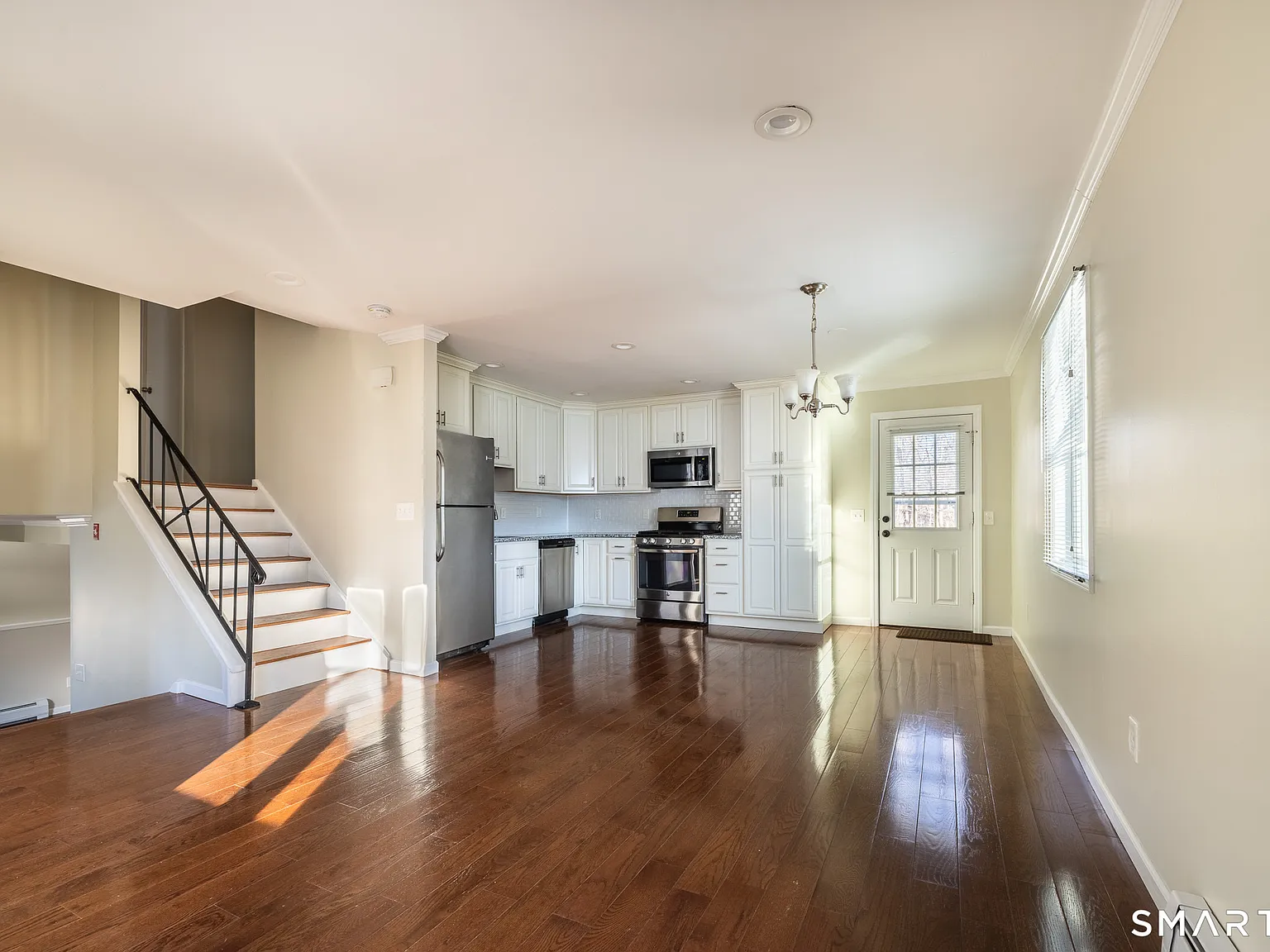 3 bed, 2.0 bath, 1256 sqft, $2,500 — Photo 2