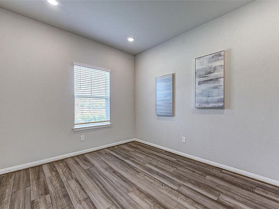 4th image of 1218 Glendora Dr