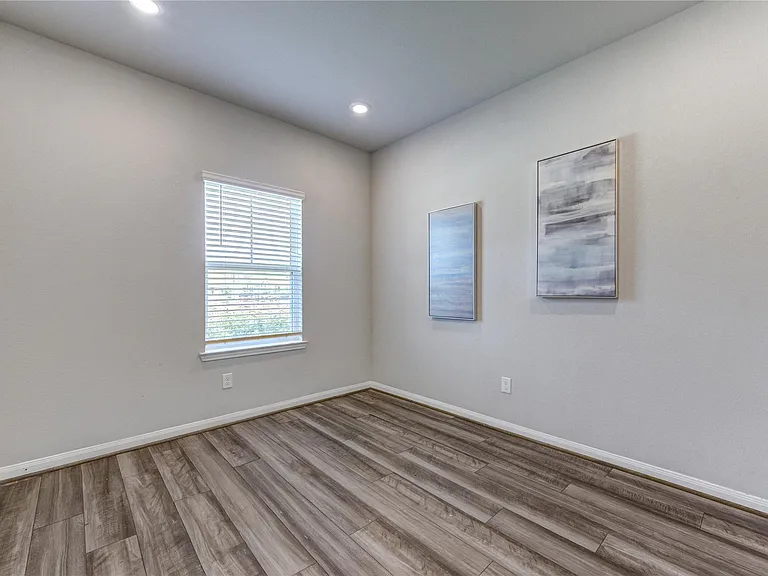 1218 Glendora Dr — Photo 5