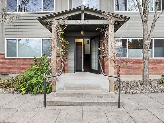 3rd image of 2301 SE Caruthers St APT 10