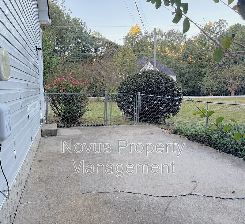 3 bed, 2.5 bath, 2088 sqft, $1,649 — Photo 4
