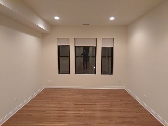 2nd image of 711 W Buckingham Pl #2