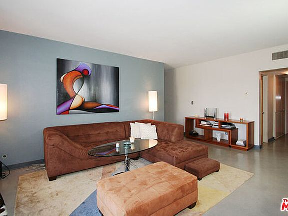 5th image of 8550 Holloway Dr APT 203