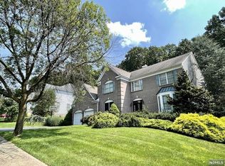 192 Stephens Ln, Mahwah, NJ 07430