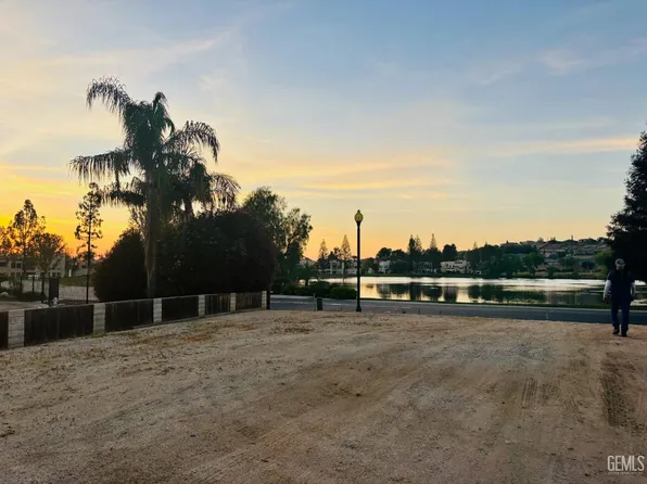 14711 Las Palmas Dr, Bakersfield, CA 93306