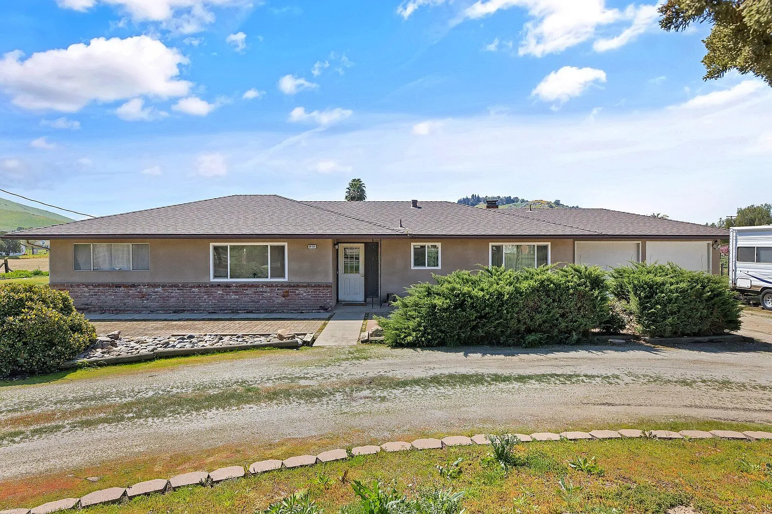 30725 Mehrten Drive photo 1