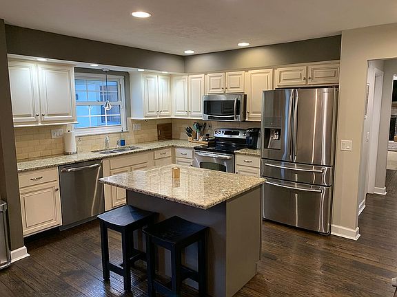 3rd image of 8064 Cabinet Cir