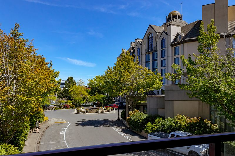Victoria Apartment for rent - 2 Bedrooms — photo 47