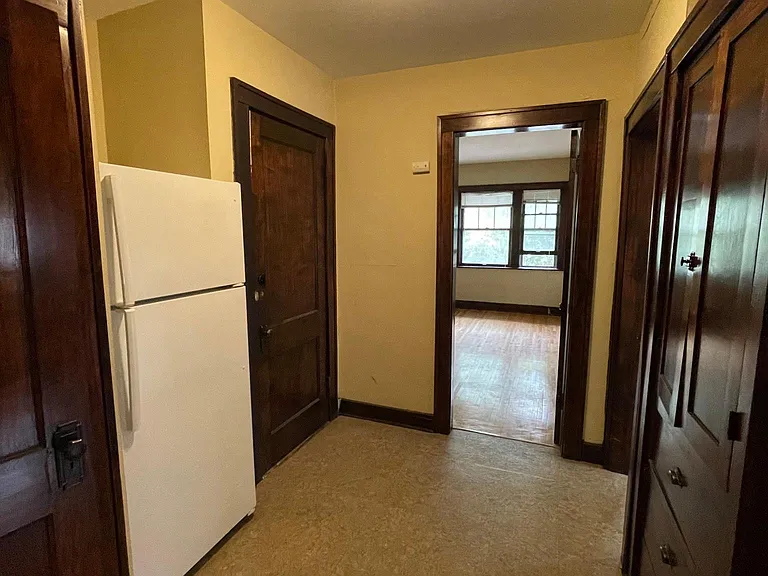 517 Asbury St #9 — Photo 4