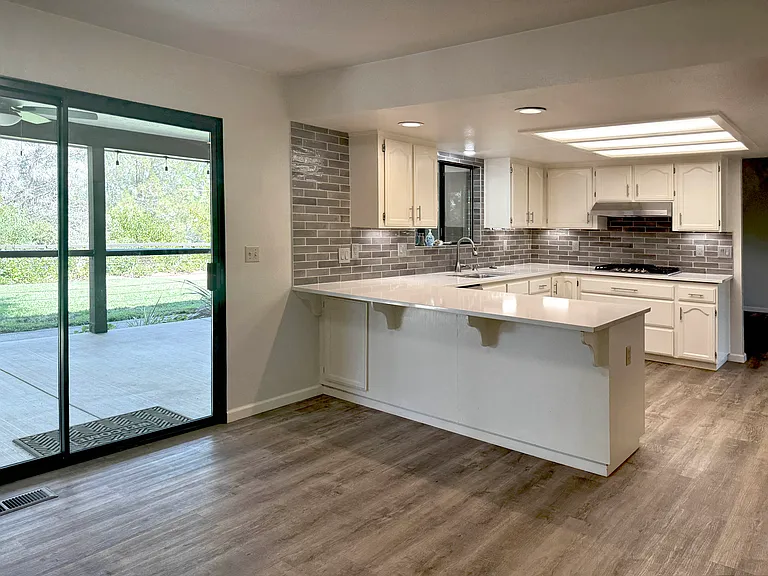 6665 Jonella Way — Photo 24