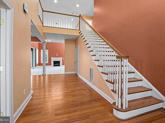 5th image of 29134 Finch Ln