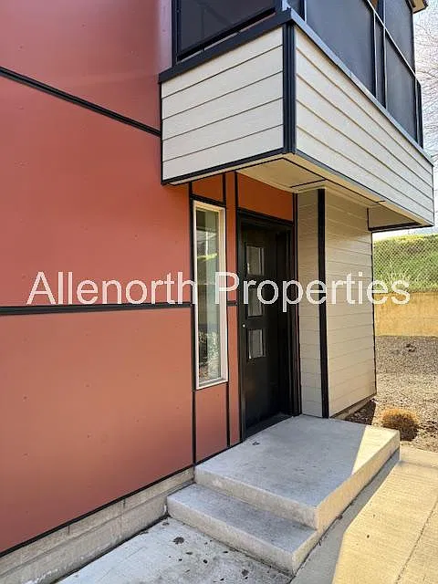 S Mountain Ave, Ashland — Photo 2