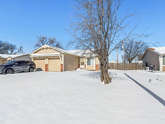 3rd image of 318 E Harvest Ln