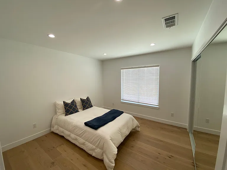 6735 Glade Ave — Photo 15