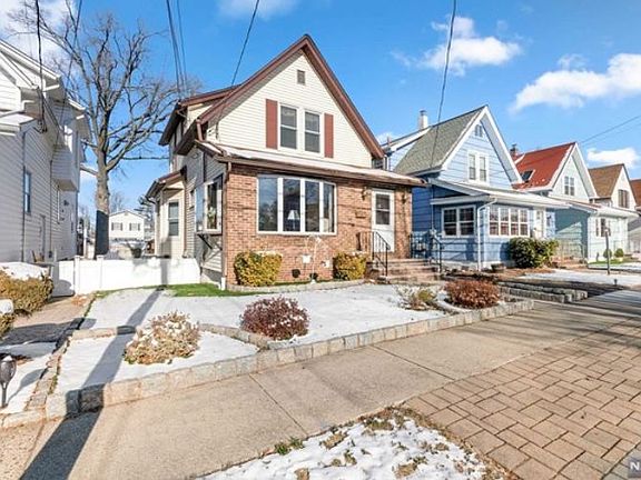2nd image of 287 Willow Ave