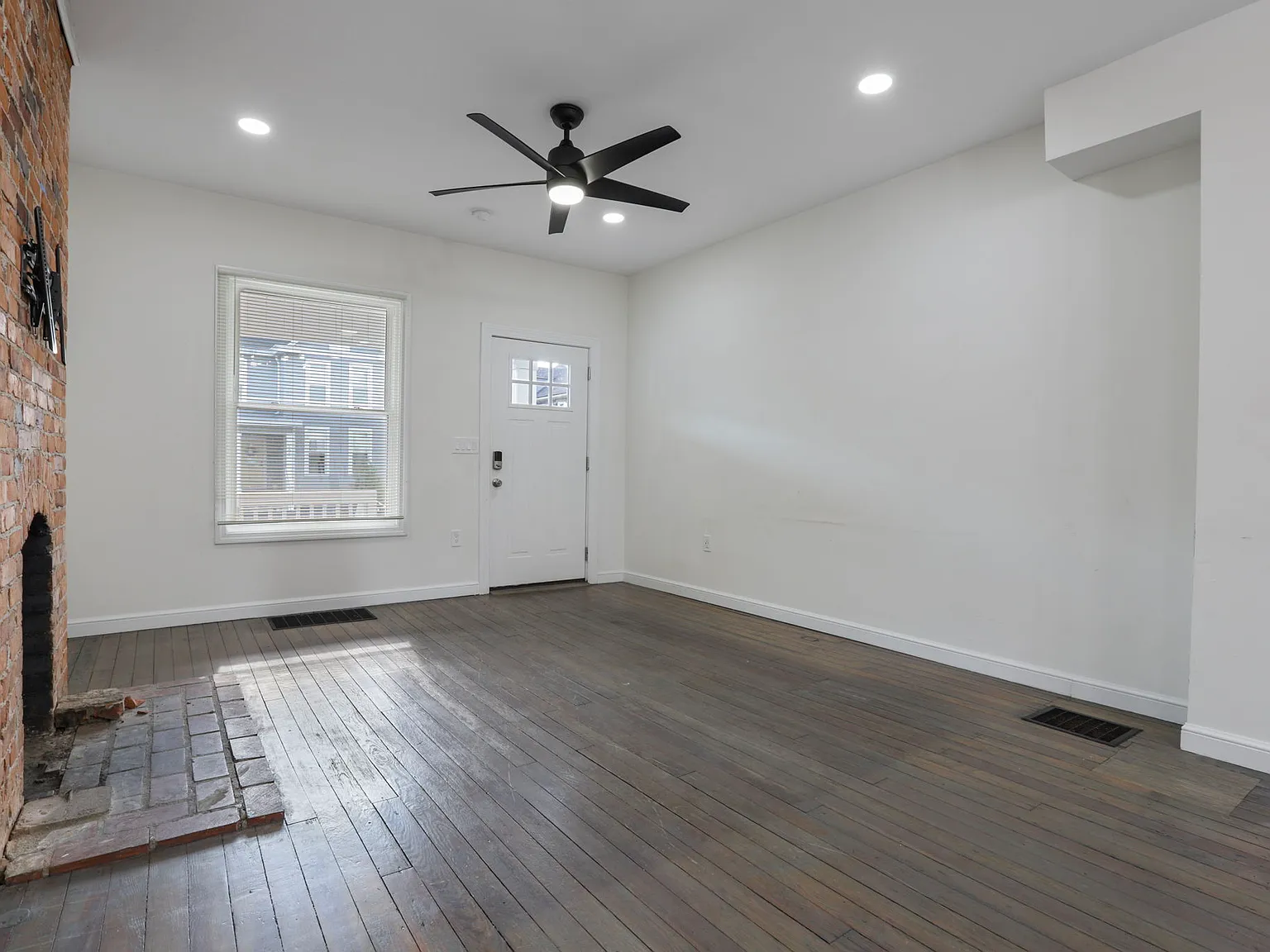 189 Avondale Ave — Photo 2