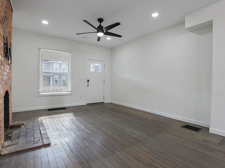 189 Avondale Ave — Photo 2