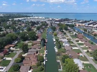 41526 Clairpointe St, Harrison Township, MI