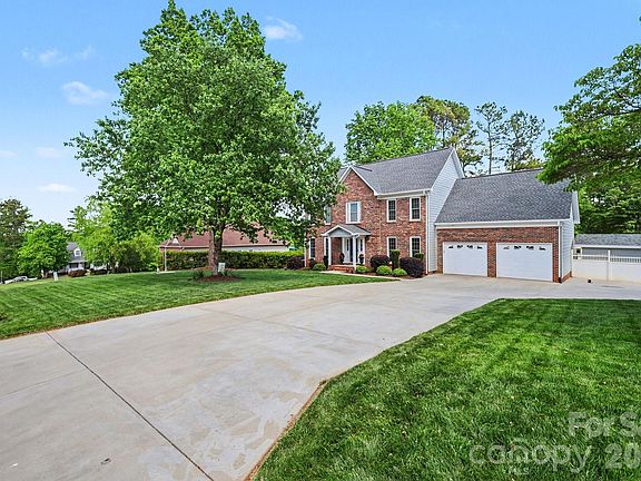 2nd image of 2705 Greenmont Cir