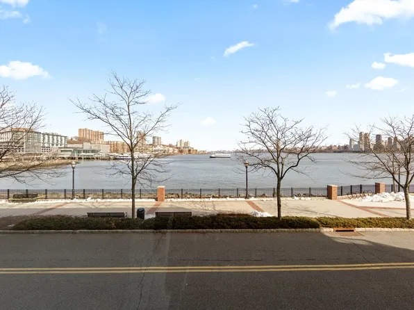 1000 Avenue At Port Imperial image 16 of 29