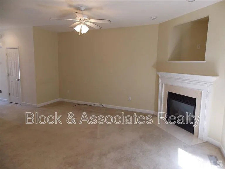 5523 Cottonrose Ln — Photo 6