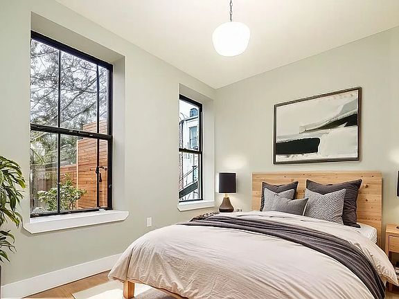 4th image of 1682 Sterling Pl #2B