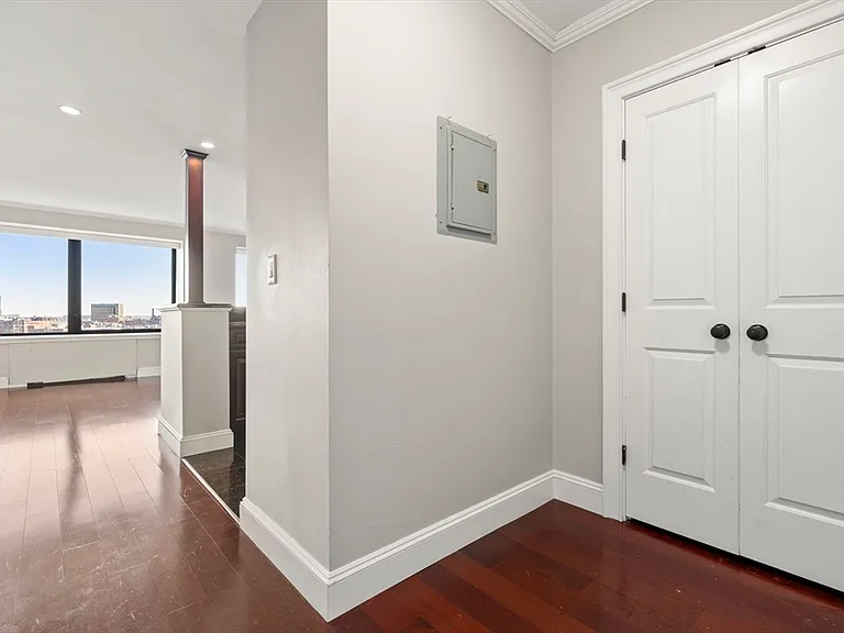 85 E India Row #15E — Photo 14