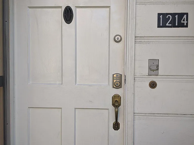 1212 S Mayflower Ave — Photo 2