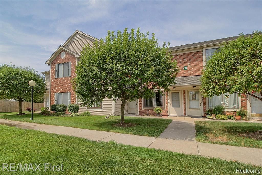 30533 Hidden Pines Ln, Roseville, MI 48066 Zillow