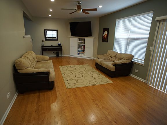 4th image of 1114 Oxford Ct
