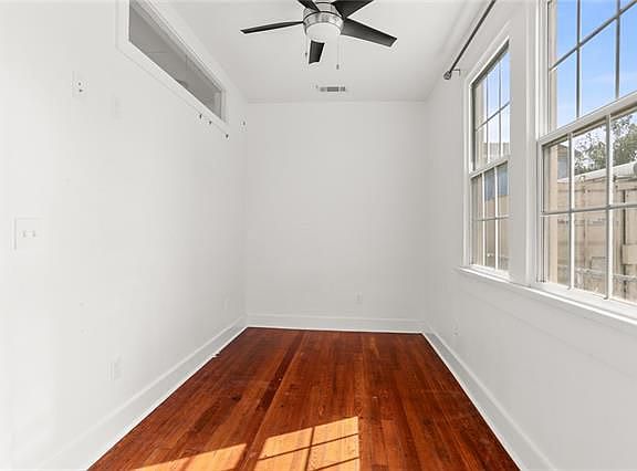 5th image of 4324 Earhart Blvd