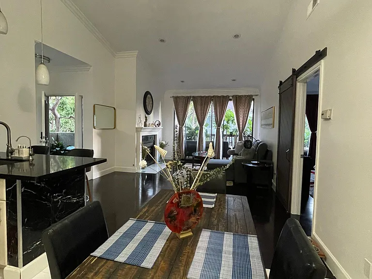 10551 Lakeside Dr S — Photo 7