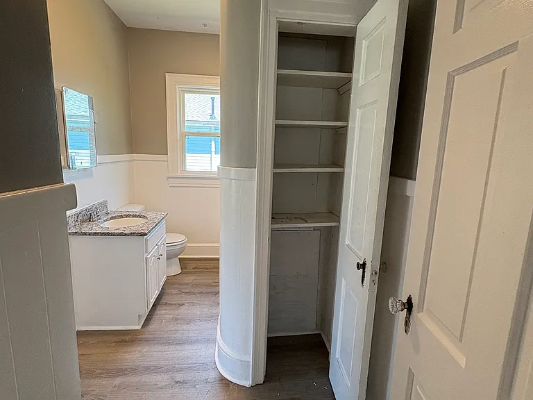 11 S Elm St SW — Photo 7