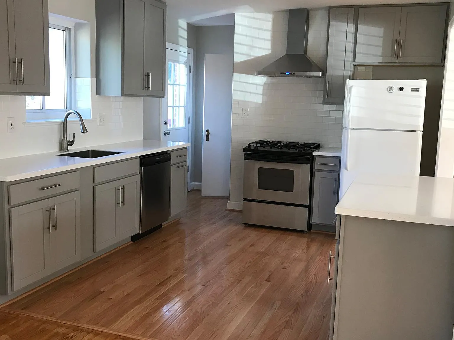 5 bed, 2.5 bath, $4,500 — Photo 1