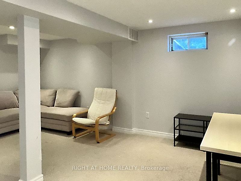 Oakville Townhouse for rent - 3 Bedrooms — photo 11