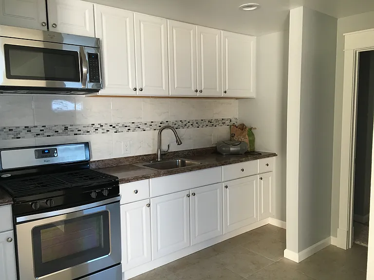 1028 Peach St — Photo 1