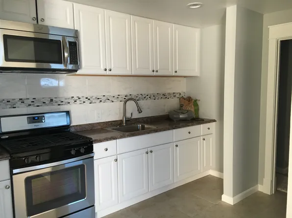 1028 Peach St, Alameda, CA 94501