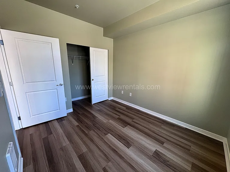 200 E Maple St — Photo 425