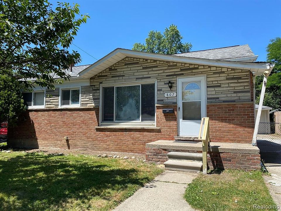 1st image of 807 Belton St