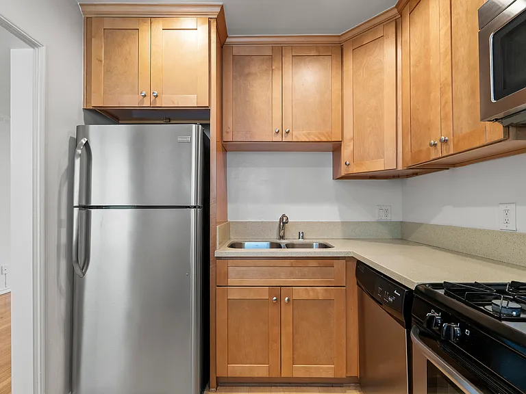 1235 N Harper Ave #25 — Photo 3