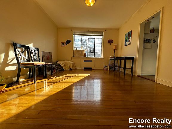 4th image of 87 Longwood Ave #3