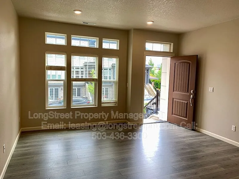 3 bed, 3.0 bath, 1391 sqft, $2,695 — Photo 3