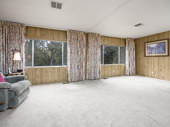 5th image of 4940 Holly Dr