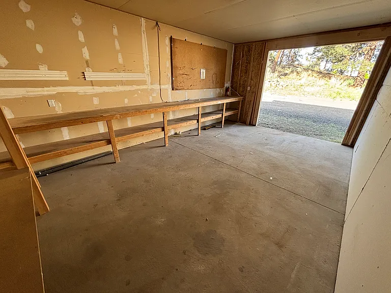 480 SE Reed Market Rd #6 — Photo 38