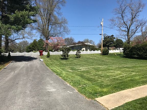 5th image of 211 Dogwood Ln