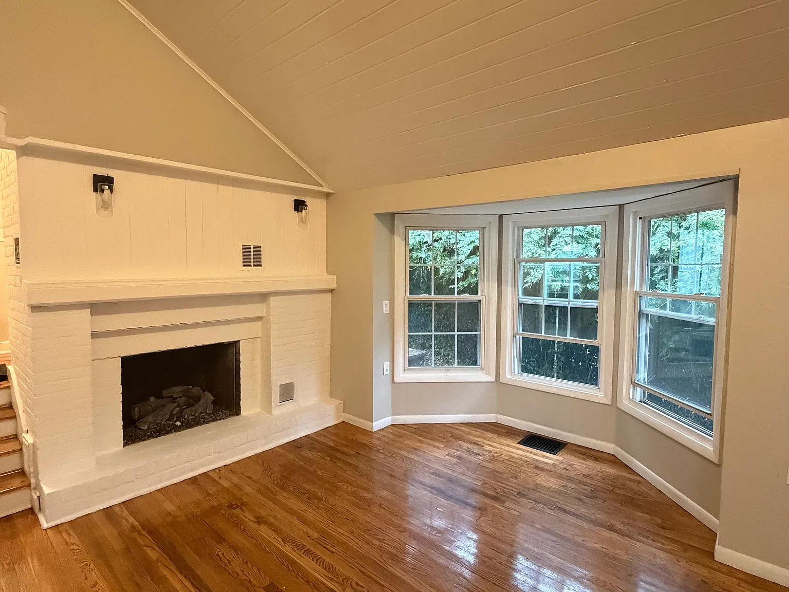 118 Sheldon Ter — Photo 2