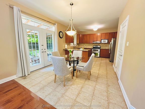 5th image of 325 Admiral Dr