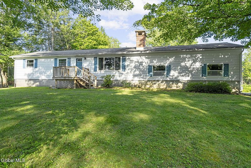 4th image of 1427 Turnbull Road