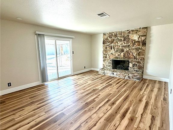 4th image of 3825 Syracuse Dr