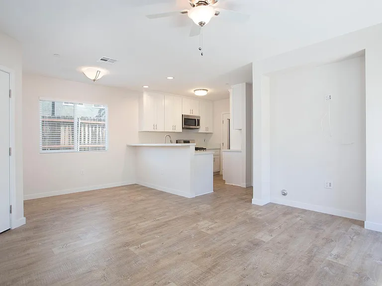 12338 Parkside St — Photo 2